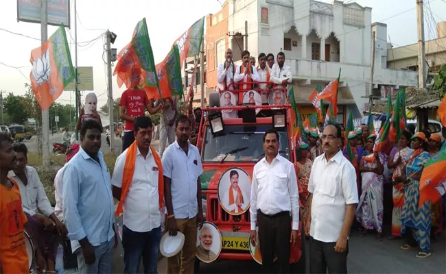 Kondapalli Sridhar Reddy Election Campaign In Errupalem - Sakshi