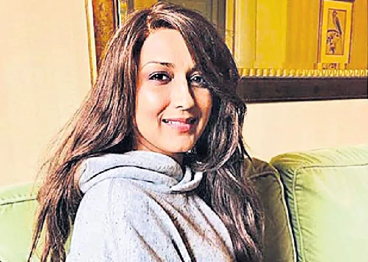 Sonali Bendre speaks about her battle with cancer - Sakshi