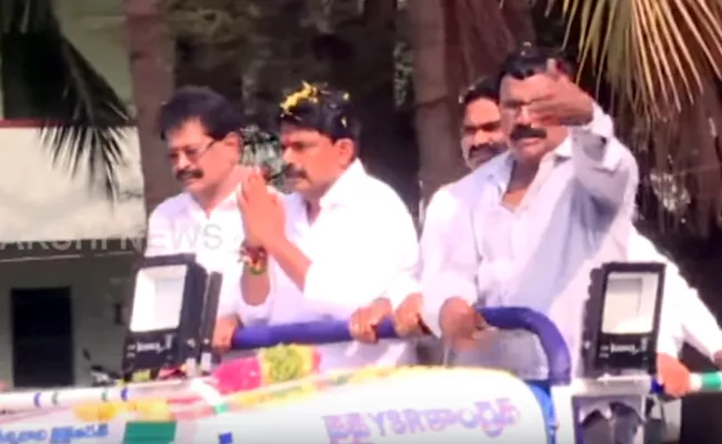 YSRCP MLA Perni Nani Campaign At Machilipatnam - Sakshi