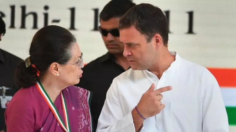 Rahul Gandhi to file nomination from Amethi on April 10, Sonia from Raebareli on 11th - Sakshi