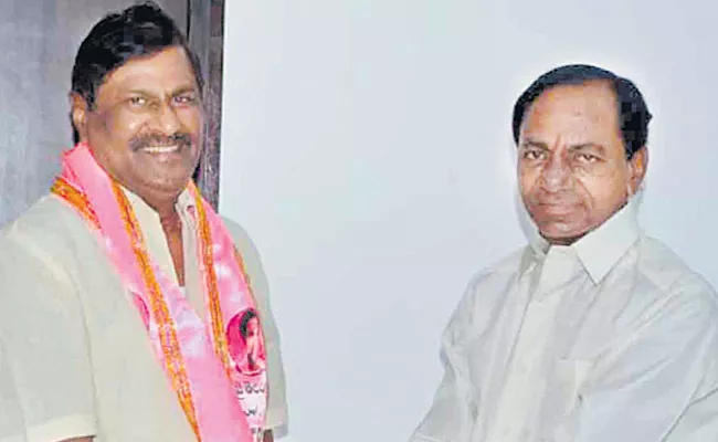 Mandava Venkateshwara Rao TDP leaders join TRS - Sakshi