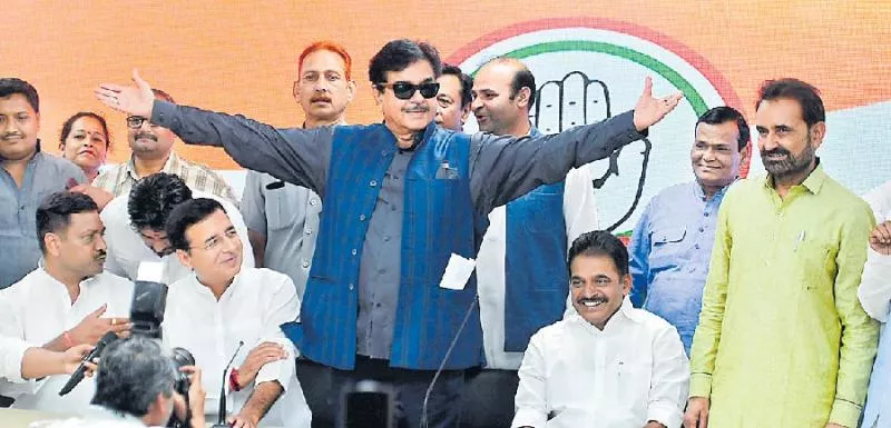 bjp rebel mp shatrughan sinha join in congress - Sakshi