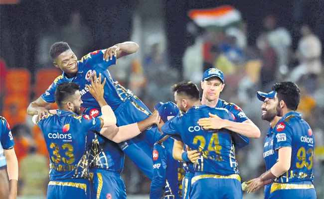 Mumbai Indians Beat Sunrisers Hyderabad by 40 Runs - Sakshi