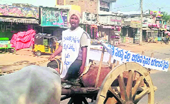 Farmer Innovative Protest for Compensation - Sakshi