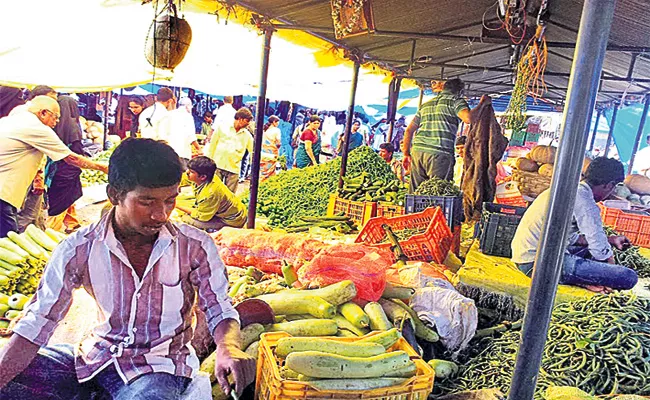 Vegetable Prices Hikes in Hyderabad Market - Sakshi