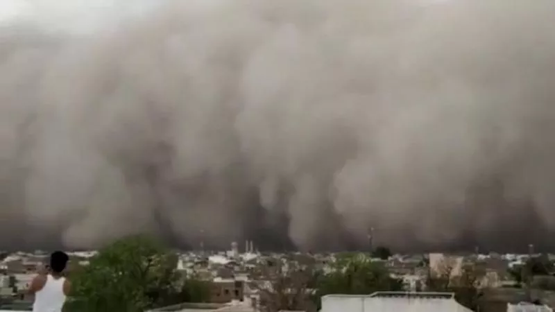 Scary Video Captures Massive Dust Storm In Rajasthan - Sakshi