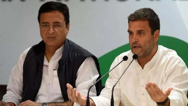 Rahul Gandhi, Randeep Surjewala get Gujarat court summons - Sakshi