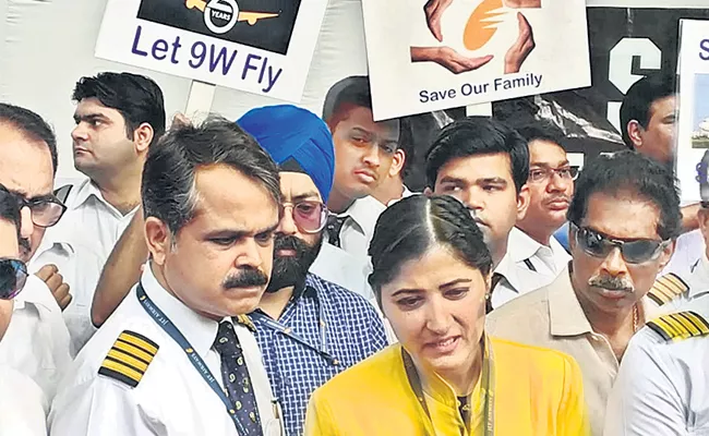 Jet Airways employees to lose mediclaim as airline runs out of money to pay premiums - Sakshi