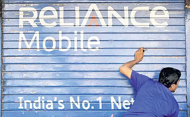 Reliance Communications withdraws plea against NCLT order allowing bankruptcy proceedings - Sakshi