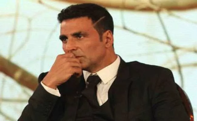 Akshay Kumar Ignores Question on Skipping Voting - Sakshi