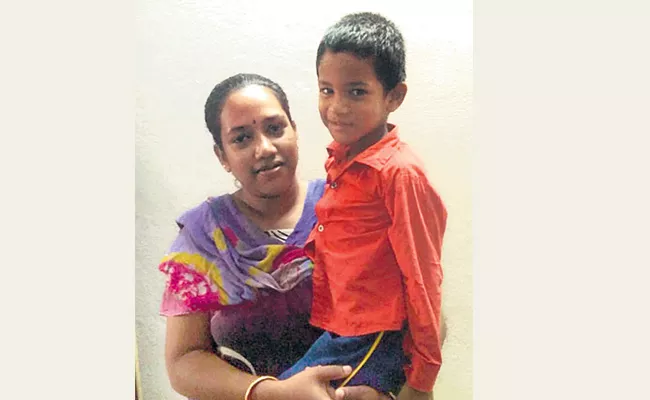 Missing Boy Reached Mother in Hyderabad - Sakshi