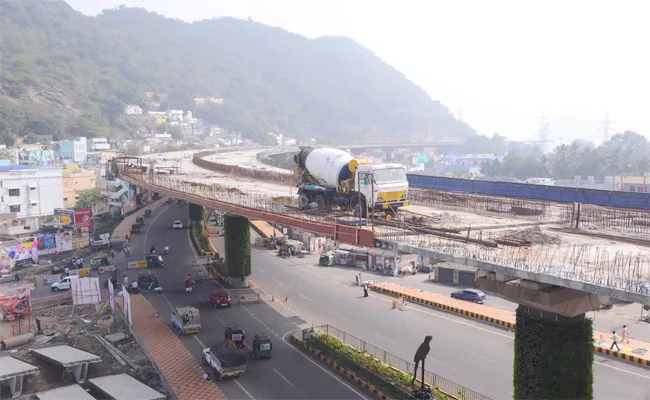 Kanaka Durga Flyover Construction Pending - Sakshi