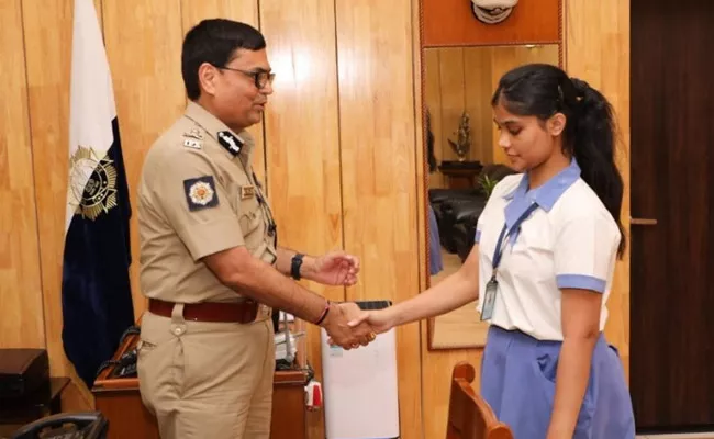 ISC Topper Become One Day Deputy Commissioner In Kolkata - Sakshi