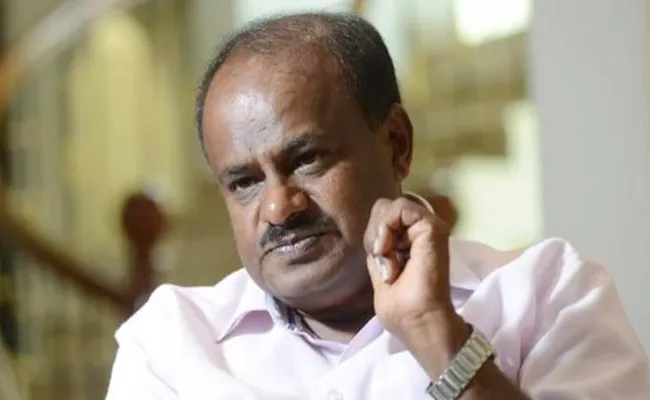 Opposition Slams CM Kumaraswamy Over He Went On Trip To Take Rest - Sakshi