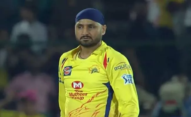 CSK Player Harbhajan Slams ITC Hotel Service in Hyderabad - Sakshi