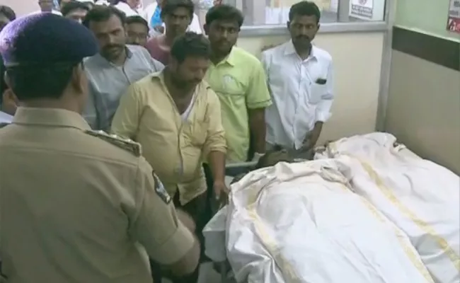 Telangana Govt Arranges Mass Funeral For Veldurthi Victims - Sakshi