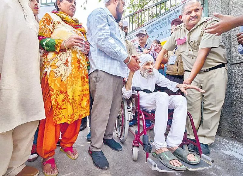 111 year old Bachan Singh, the Oldest Voter in Delhi - Sakshi