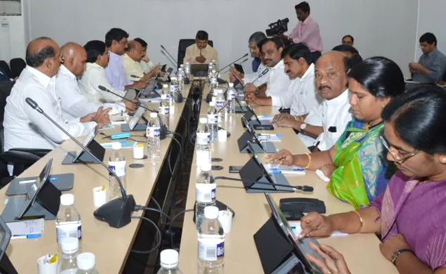 CM Chandrababu Offers Lunch To Ministers At AP Secretariat - Sakshi