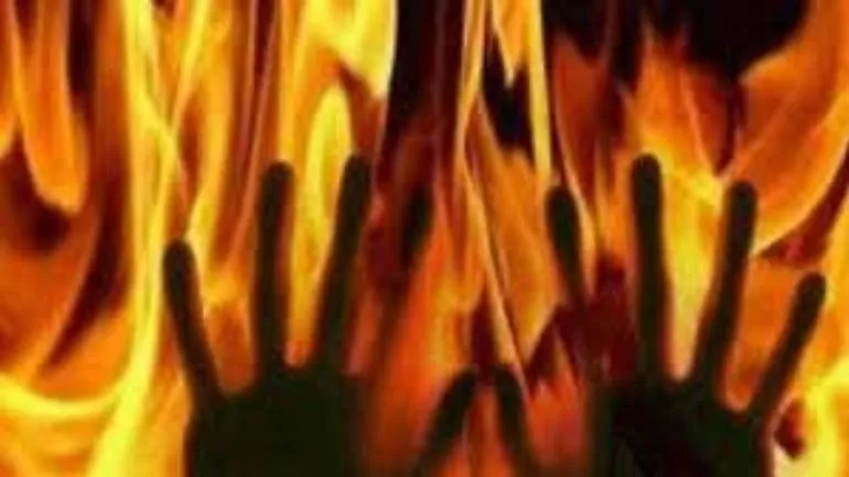 Customer Sets Paan Shop Owner On Fire - Sakshi