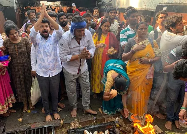 Prudhvi Raj, Jogi Naidu Visit Tirumala - Sakshi