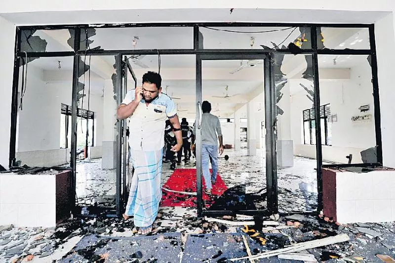 Sri Lanka Declares Curfew After Mobs Target Muslims - Sakshi