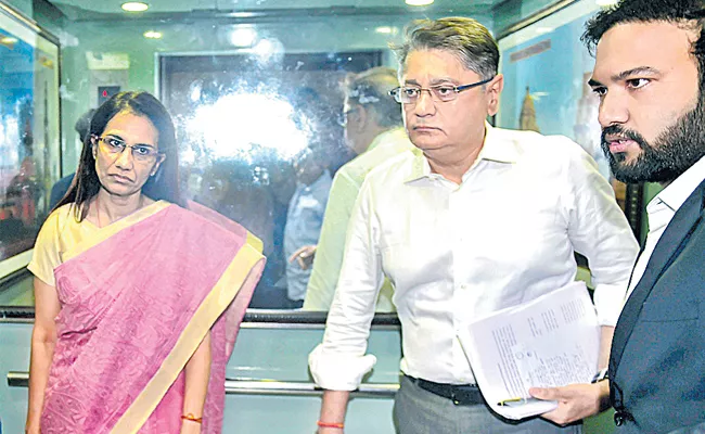 ICICI Bank-Videocon loan case: Chanda Kochhar, husband questioned by ED again - Sakshi