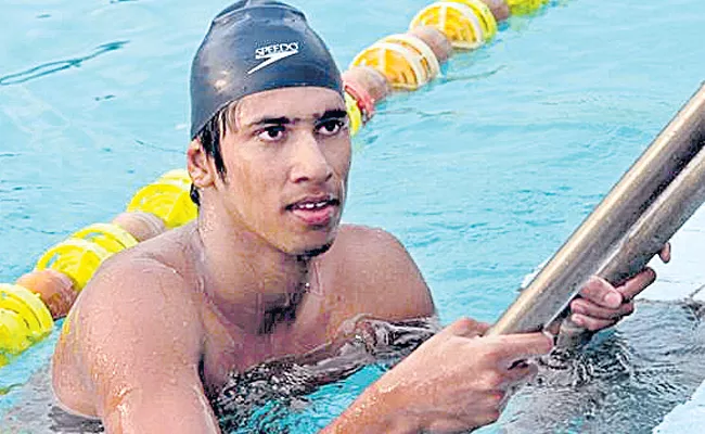 Swimmer Balakrishnan dies in Chennai road accident - Sakshi