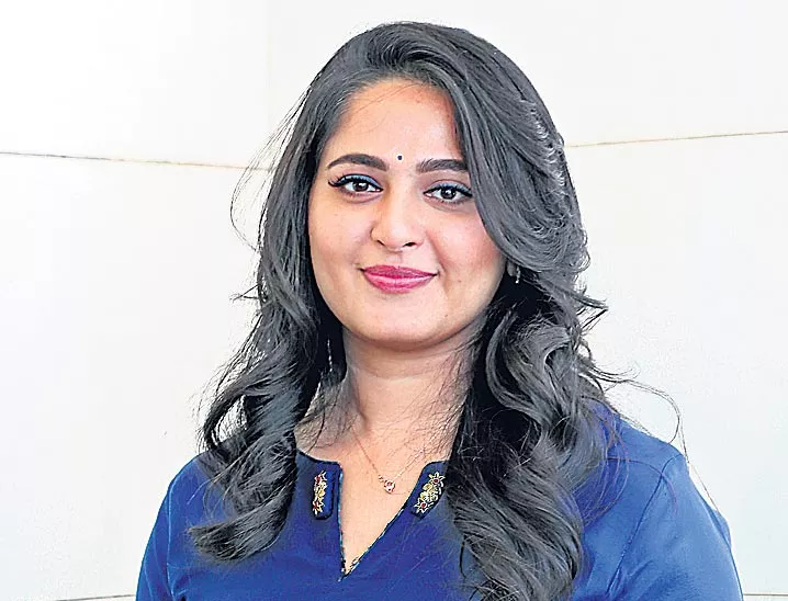 Anushka to get back to work next month - Sakshi