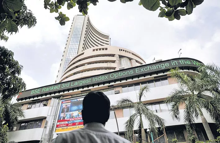 Sensex up 278 points, Nifty over 11,250 - Sakshi