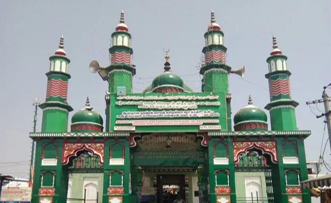 Kasumuru Dargah In Thief Theft The Hundi Money In Nellore - Sakshi