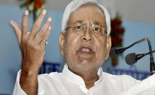 Bihar CM Nitish Kumar Fires On Pragya Thakur - Sakshi