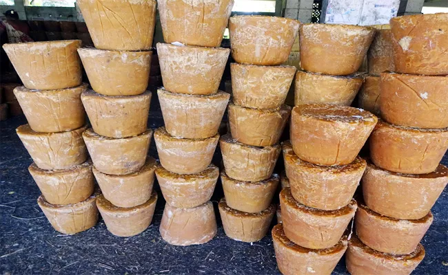 Jaggery Farmers Worried About Market Prices - Sakshi