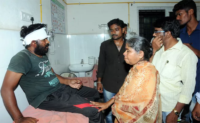 Deputy Mayor Gampanna Sons Attack on People in Anantapur - Sakshi