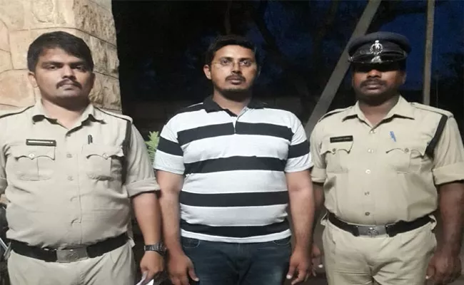 Fake Raw Agent Arrest in West Godavari - Sakshi