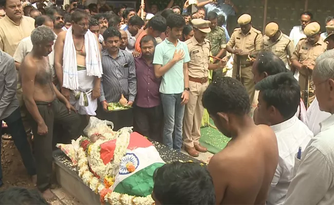  Nandyal MP SPY Reddy laid to rest with full honours - Sakshi