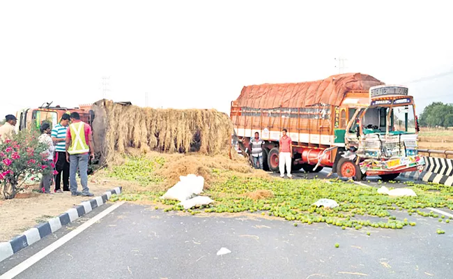 Road Accident In Rangareddy - Sakshi