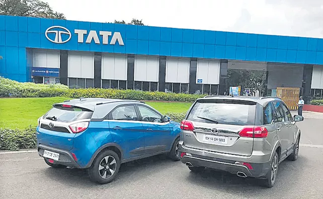 Tata Motors Q4 profit falls 49% to Rs 1,108 crore - Sakshi