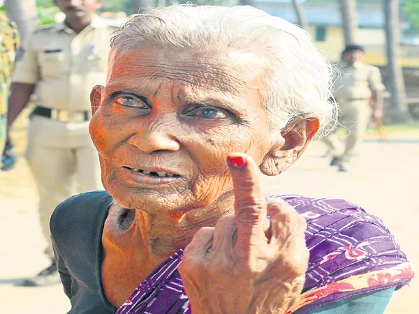 Dalits who voted after the 25 years in Chandragiri - Sakshi