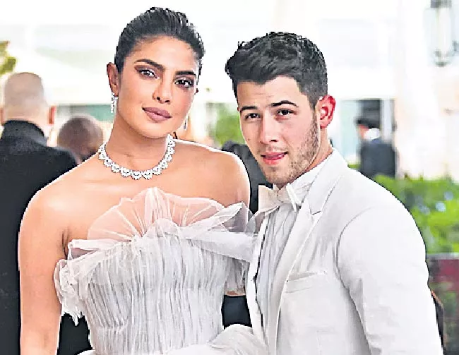 Priyanka Chopra and Nick Jonas Make Their Cannes Red Carpet - Sakshi