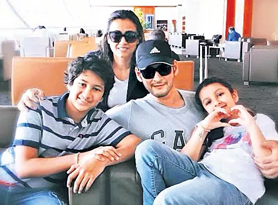 Mahesh Takes Off On Family Holiday To Celebrate Maharshi Success - Sakshi