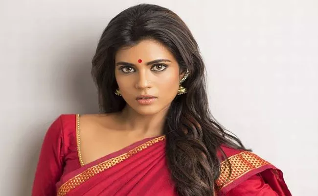 Aishwarya Rajesh Does Not Like Act In Saamy 2 Film - Sakshi