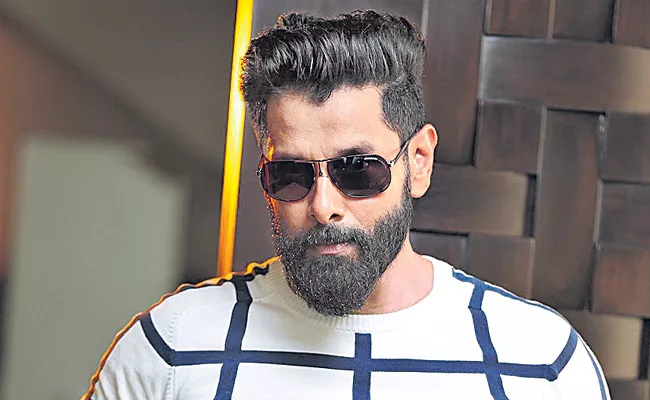 Vikram and director Ajay Gnanamuthu team up for action thriller next - Sakshi