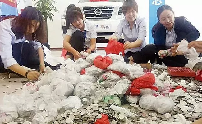 Woman Buys Volkswagen Car With Huge Amount Of Coins In China - Sakshi