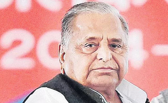 CBI Clean Chit To Mulayam Singh Yadav - Sakshi