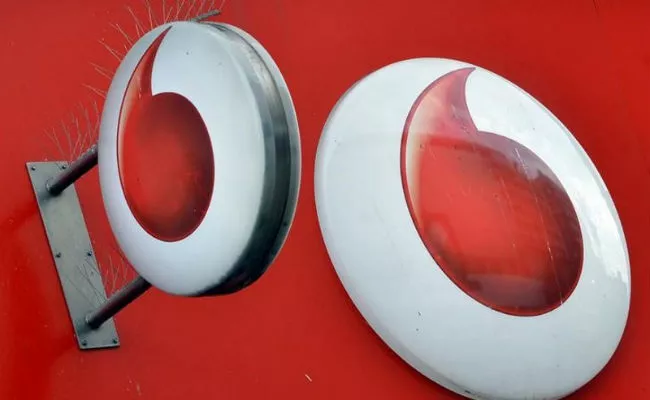 Vodafone vs Airtel vs Jio Top prepaid plans with 365 days validity - Sakshi