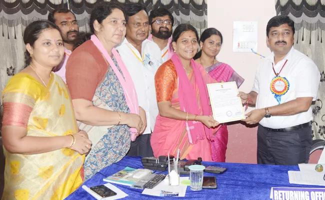 Malothu Kavitha Won in Mahabubabad - Sakshi