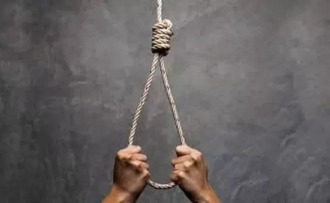 Man committed suicide after birth of Girl child in Nagar kurnool - Sakshi