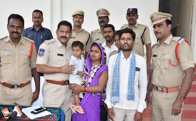 Baby Kidnapped In Nizamabad - Sakshi