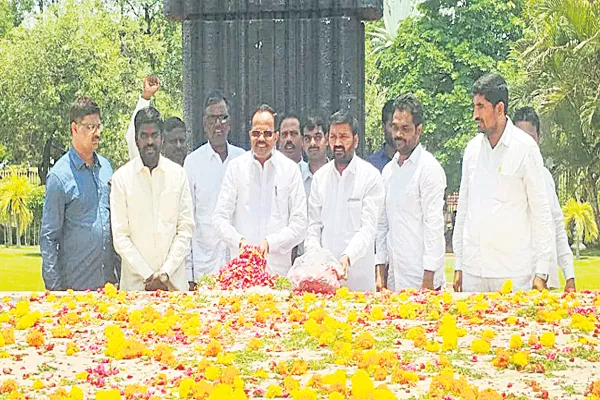 Motkupalli Narasimhulu Fires On Chandrababu - Sakshi