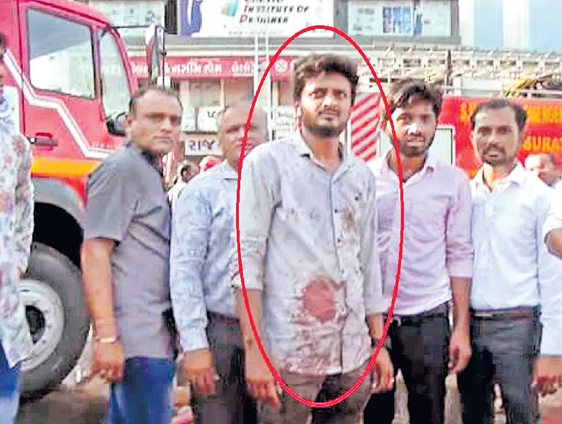 man saved two girls from deadly Surat coaching centre fire accident - Sakshi